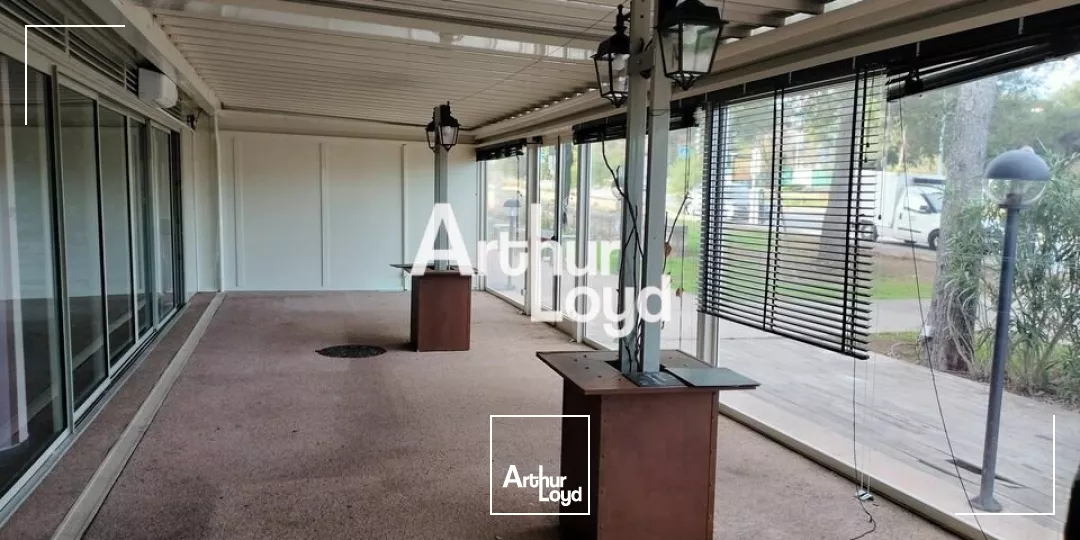 LOCATION PURE - CELLULE COMMERCIALE - EMPLACEMENT N°1 QUARTIER D'AFFAIRES SOPHIA ANTIPOLIS AVEC TERRASSE POUR RESTAURATION