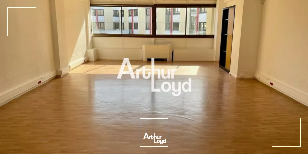 BUREAUX A LOUER 90M² A ST LAURENT DU VAR EN PERIPHERIE DE CAP 3000 EN OPEN SPACE