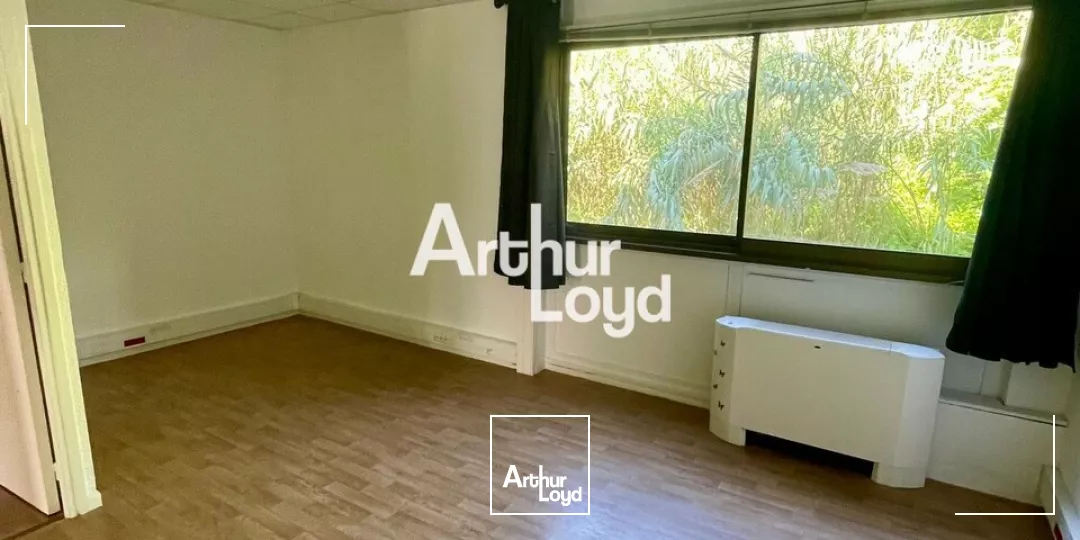 BUREAUX A LOUER 90M² A ST LAURENT DU VAR EN PERIPHERIE DE CAP 3000 EN OPEN SPACE