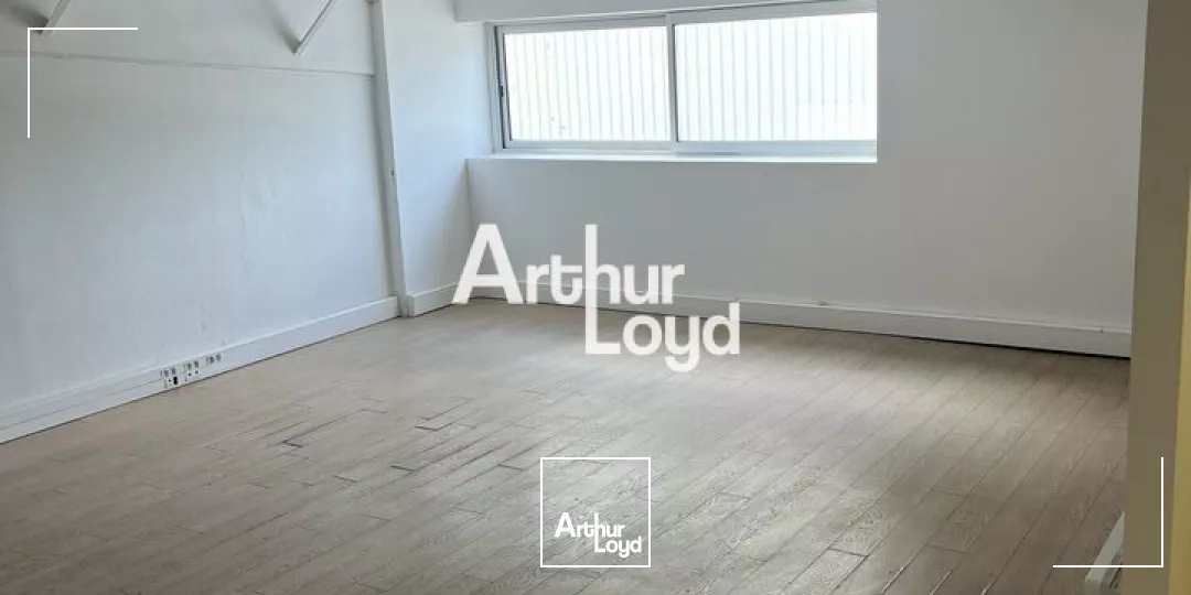 Location locaux d'activité 375 m² - Environnement tertiaire - Mandelieu la Napoule