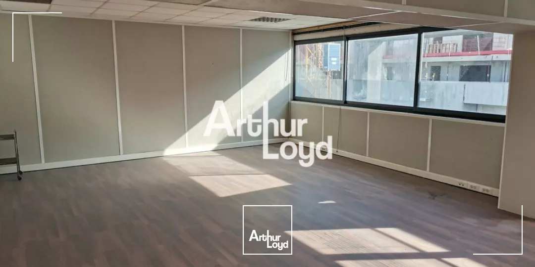 PLATEAU DE BUREAU EN OPEN SPACE DIVISIBLE 