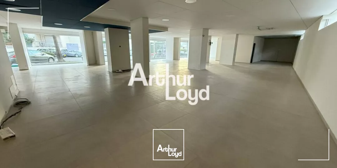 LOCAL COMMERCIAL ST LAURENT DU VAR DANS ZONE EQUIPEMENT DE LA MAISON