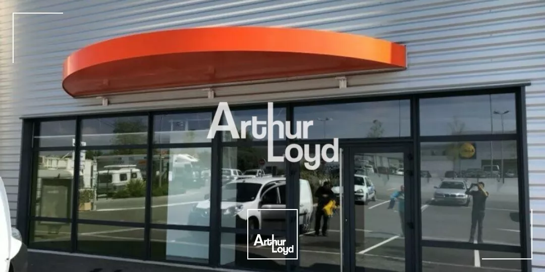 Location commerce 250 m² - Roquebrune sur Argens