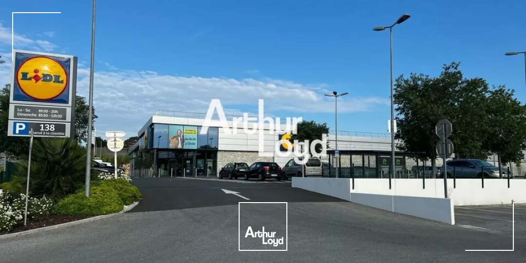 Location commerce 250 m² - Roquebrune sur Argens