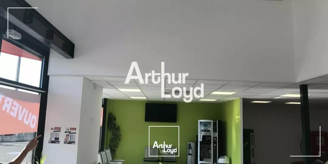 Location commerce 250 m² - Roquebrune sur Argens