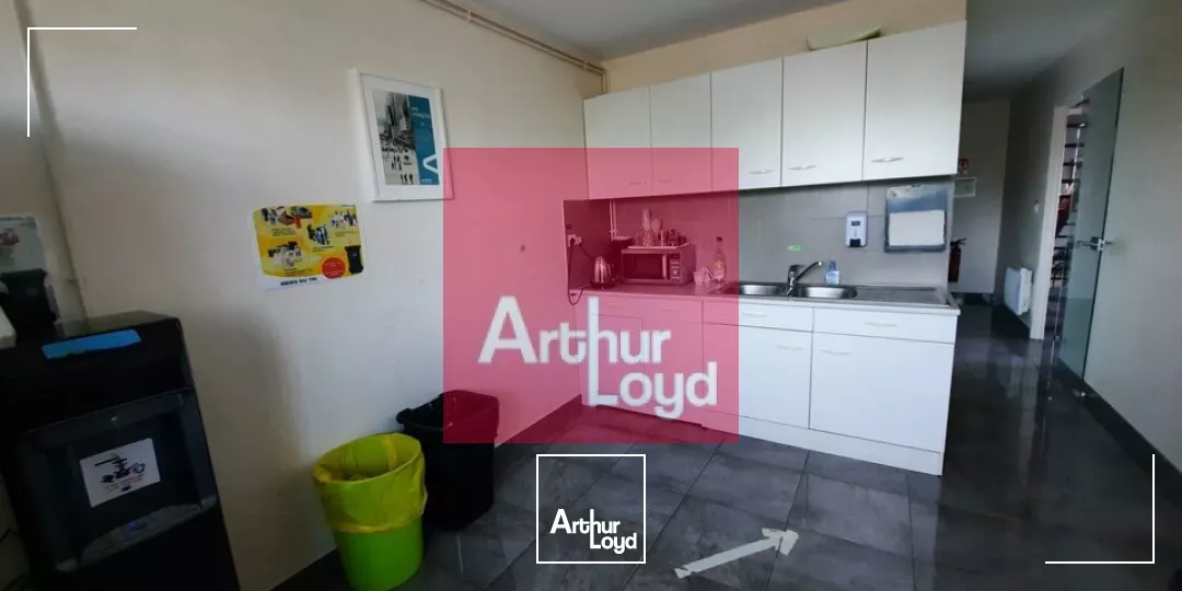 RIOM ZI A VENDRE LOCAL ACTIVITÉ 790 M² - PARCELLE 6900 M²