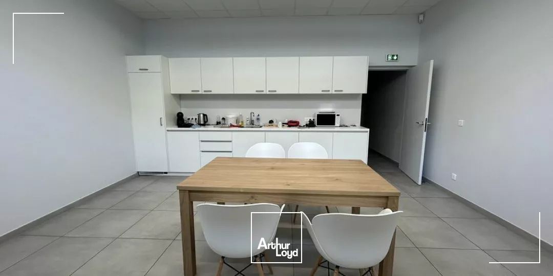 LOCAL D'ACTIVITE - ENTREPOT à LOUER de 1466 m²