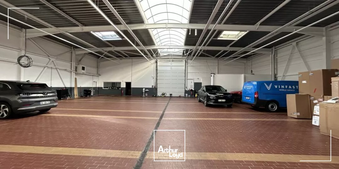 LOCAL D'ACTIVITE - ENTREPOT à LOUER de 1466 m²