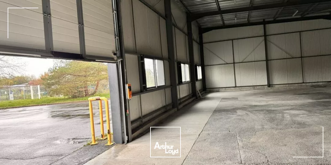 LA RICHE LOCAL D'ACTIVITE A LOUER 1270 M² DIVISIBLE PROXIMITE PERIPHERIQUE