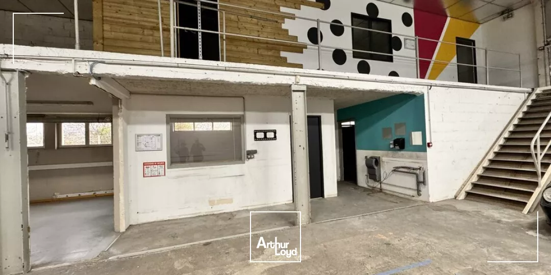 LA RICHE LOCAL D'ACTIVITE A LOUER 1270 M² DIVISIBLE PROXIMITE PERIPHERIQUE