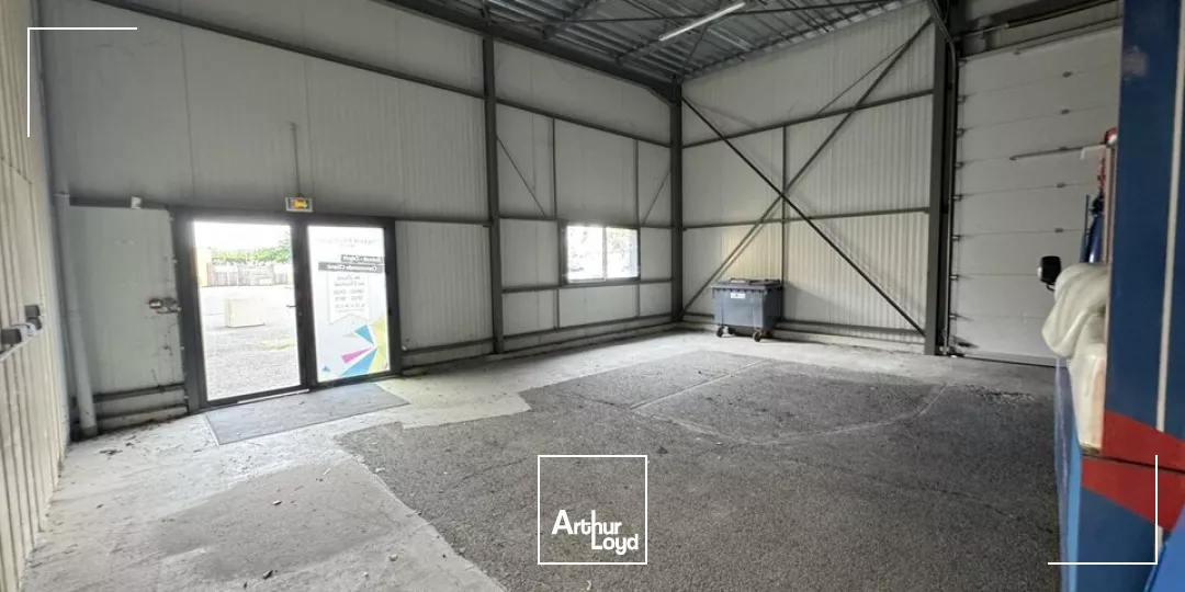 LA RICHE LOCAL D'ACTIVITE A LOUER 1270 M² DIVISIBLE PROXIMITE PERIPHERIQUE