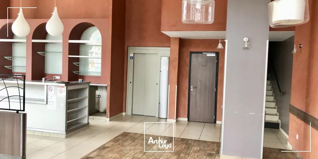 LOCAL PRIME 297m² A LOUER PLACE MORGAN