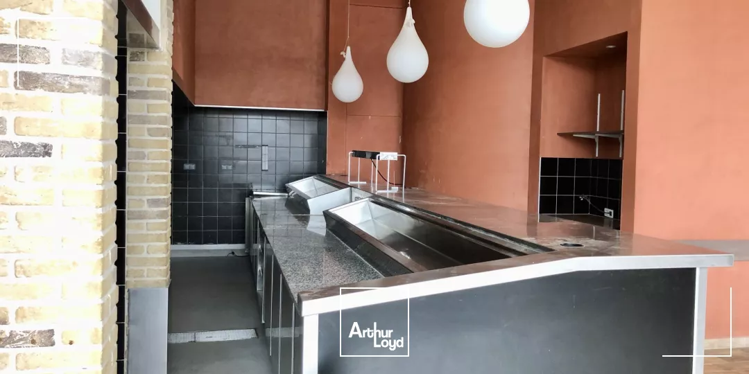 LOCAL PRIME 297m² A LOUER PLACE MORGAN