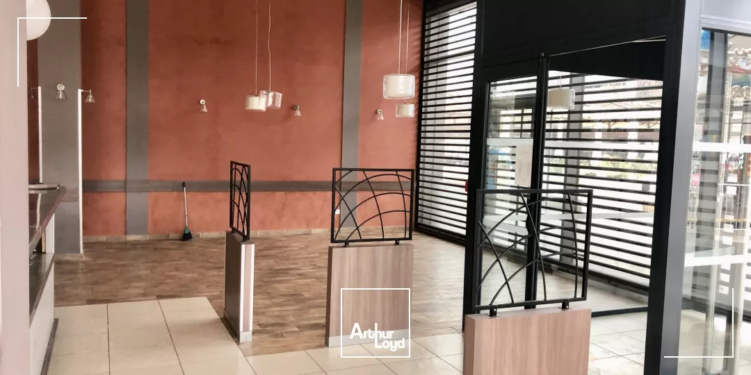 LOCAL PRIME 297m² A LOUER PLACE MORGAN