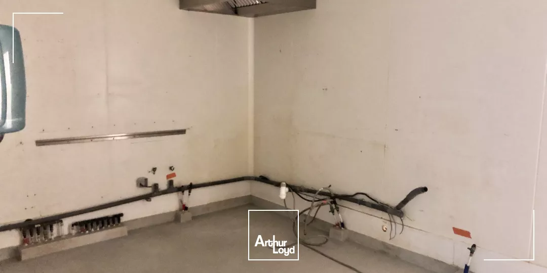 LOCAL PRIME 297m² A LOUER PLACE MORGAN