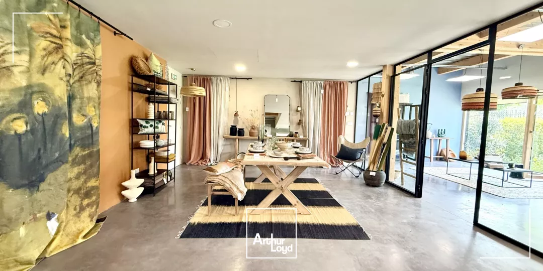 SHOWROOM AVEC VISIBILITÉ COMMERCIALE A AIX EN PROVENCE