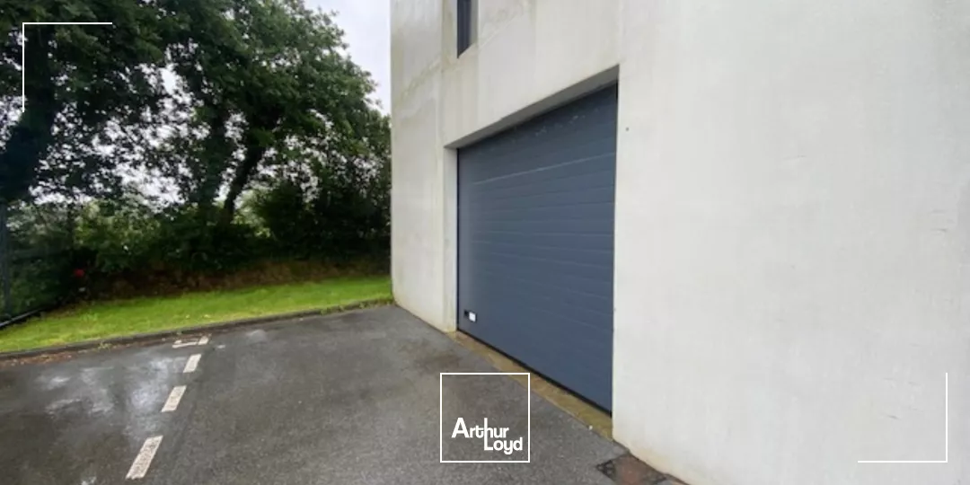 A VENDRE A LOUER CELLULE COMMERCIALE POUL AR FEUNTEUN 167 M² 