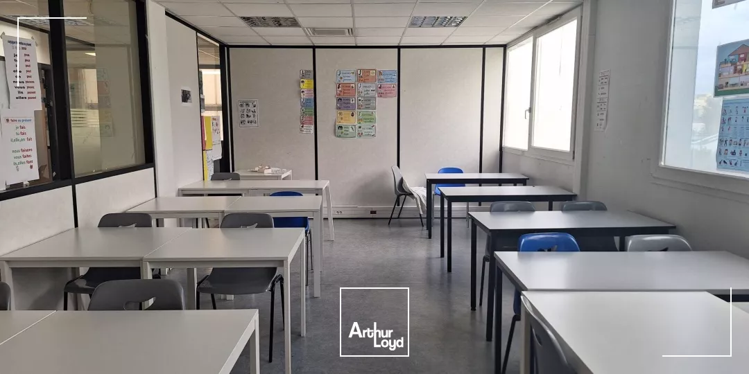 BUREAUX A LOUER ECHIROLLES 330M² ERP 5 AVEC ASCENSSEUR 