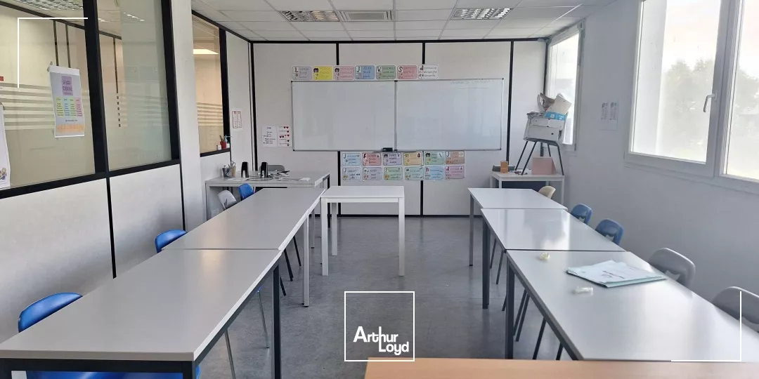 BUREAUX A LOUER ECHIROLLES 330M² ERP 5 AVEC ASCENSSEUR 