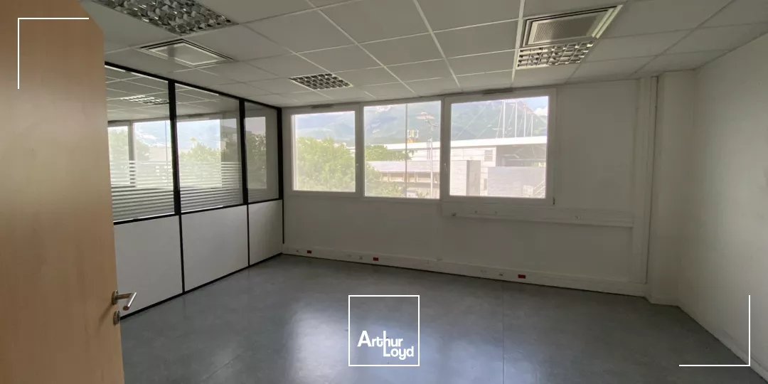 BUREAUX A LOUER ECHIROLLES 330M² ERP 5 AVEC ASCENSSEUR 