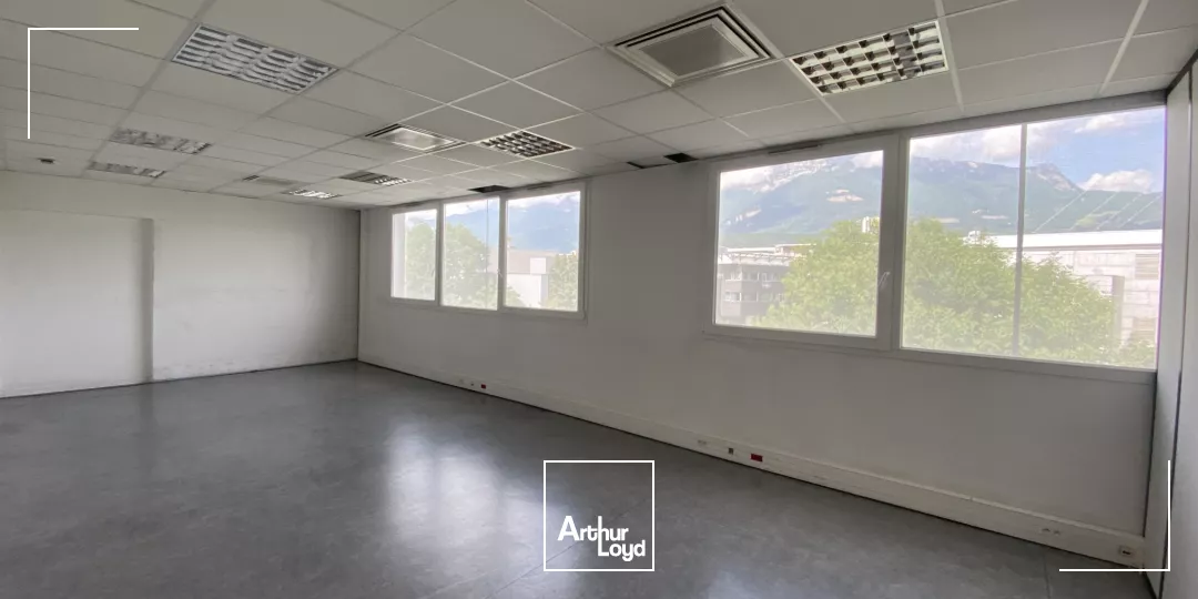 BUREAUX A LOUER ECHIROLLES 330M² ERP 5 AVEC ASCENSSEUR 