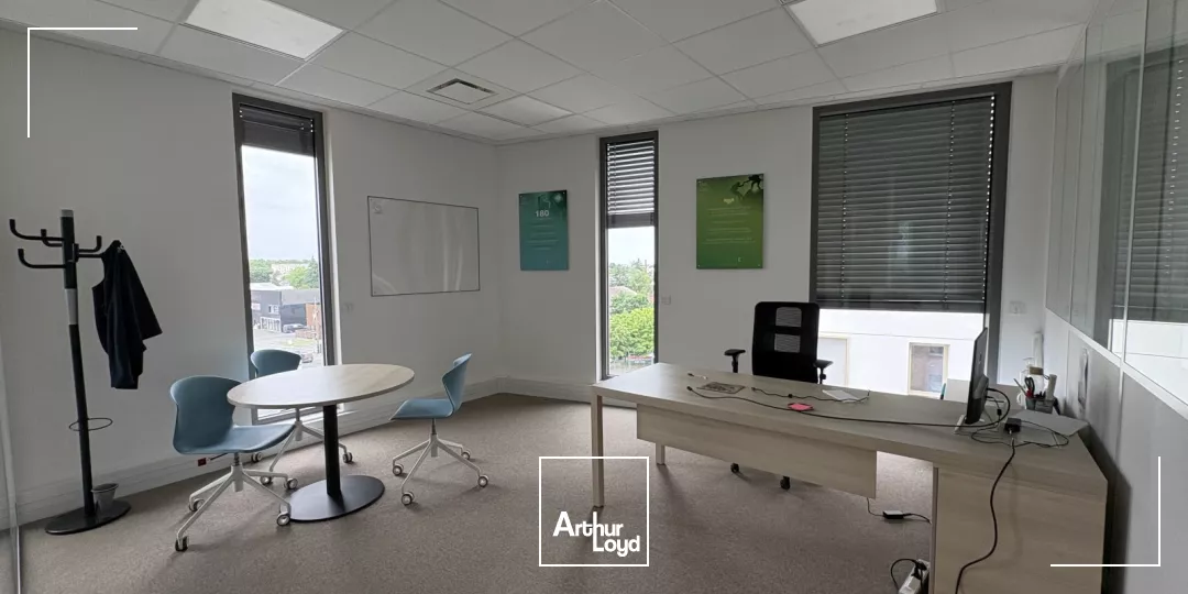 À louer - Bureaux modernes de 303 m² à Fleury-les-Aubrais - Quartier Interives