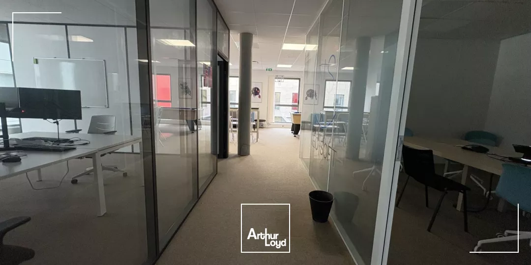 À louer - Bureaux modernes de 303 m² à Fleury-les-Aubrais - Quartier Interives