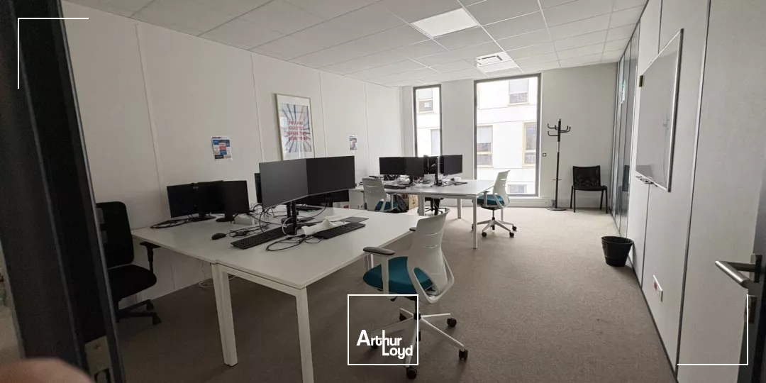 À louer - Bureaux modernes de 303 m² à Fleury-les-Aubrais - Quartier Interives