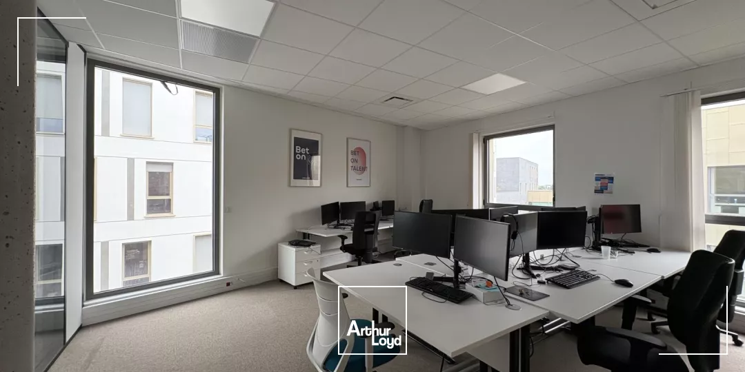 À louer - Bureaux modernes de 303 m² à Fleury-les-Aubrais - Quartier Interives