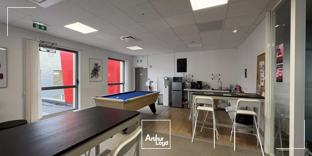 À louer - Bureaux modernes de 303 m² à Fleury-les-Aubrais - Quartier Interives