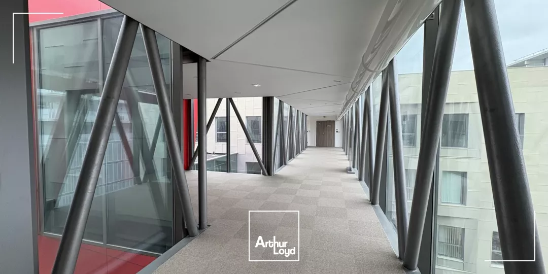 À louer - Bureaux modernes de 303 m² à Fleury-les-Aubrais - Quartier Interives