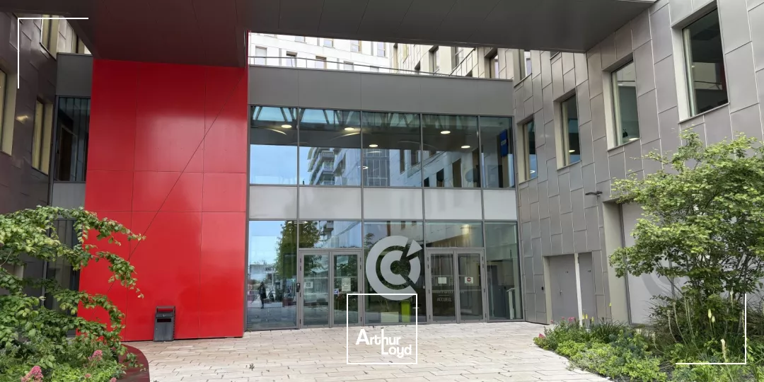 À louer - Bureaux modernes de 303 m² à Fleury-les-Aubrais - Quartier Interives