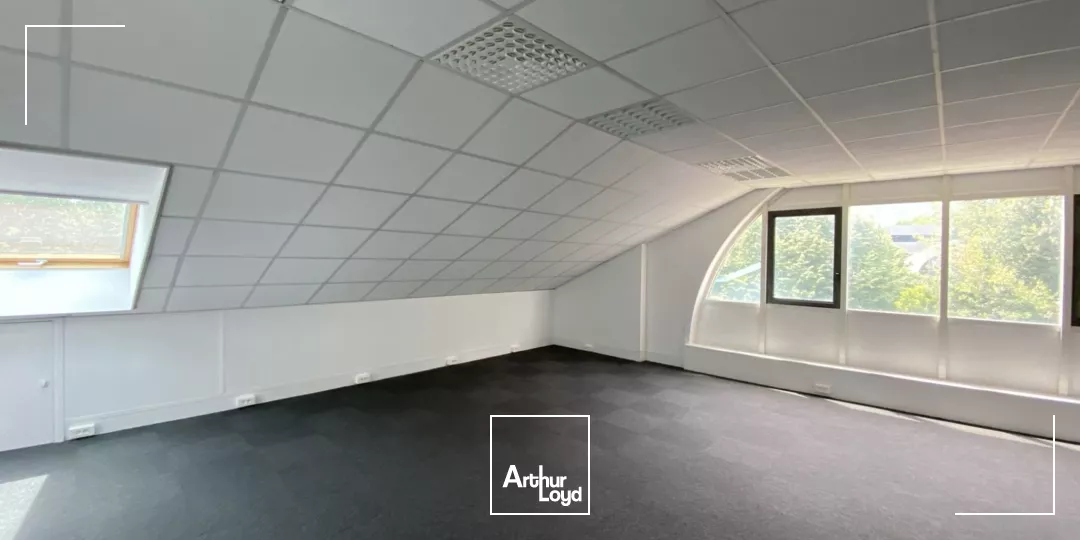 A LOUER BUREAUX EYBENS PARC ARBORE PROCHE TRAM ET COMMODITES