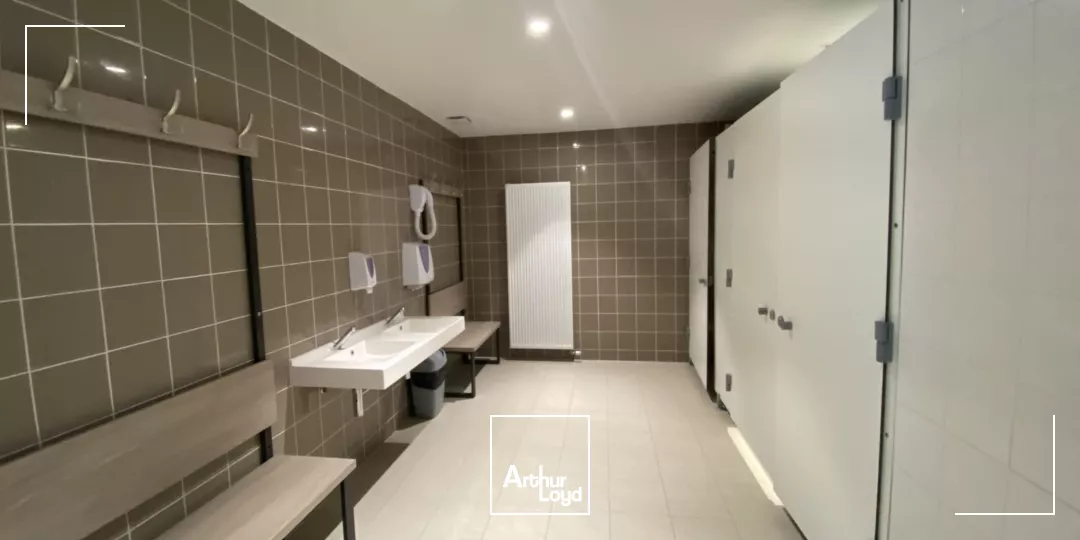 BUREAUX A LOUER MEYLAN ICONE 7386M² DIVISIBLE REFAITS A NEUF