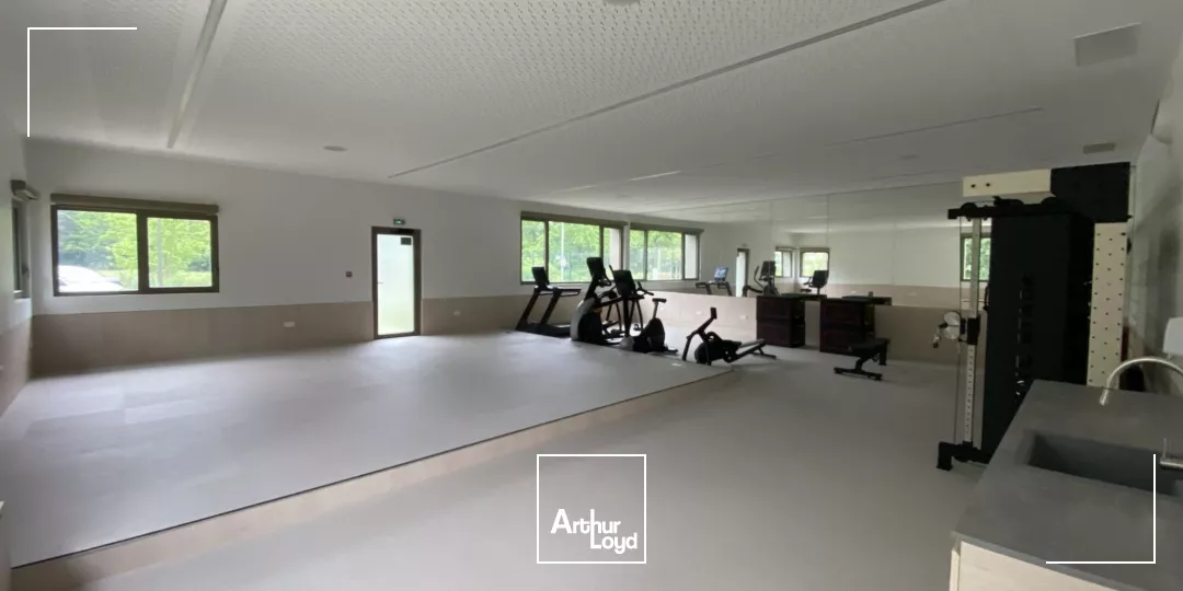 BUREAUX A LOUER MEYLAN ICONE 7386M² DIVISIBLE REFAITS A NEUF