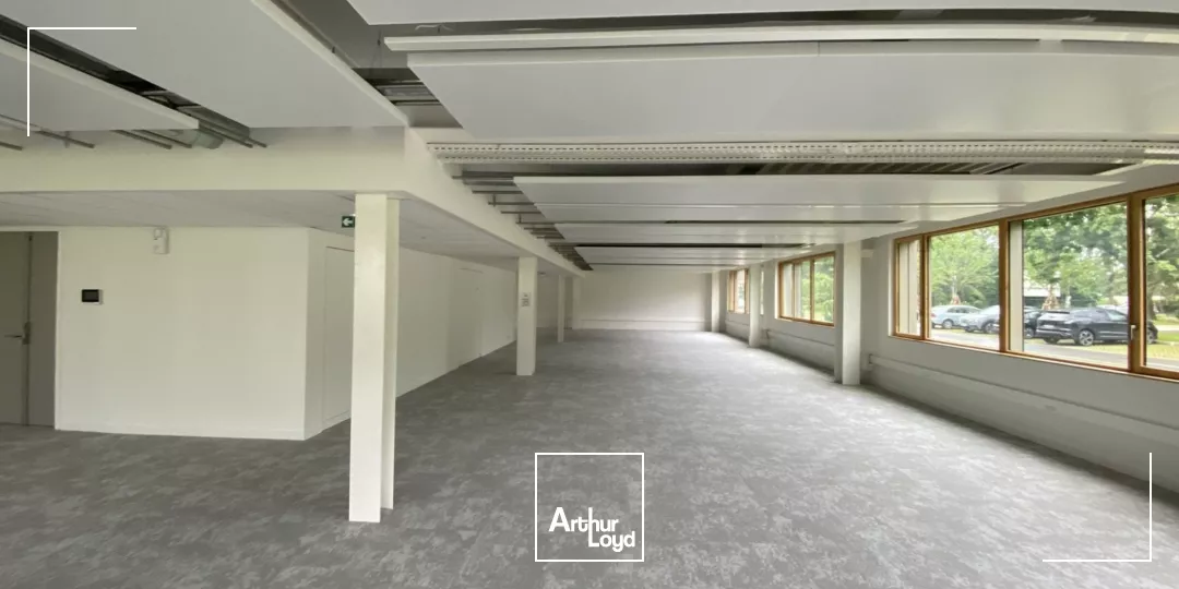 BUREAUX A LOUER MEYLAN ICONE 7386M² DIVISIBLE REFAITS A NEUF