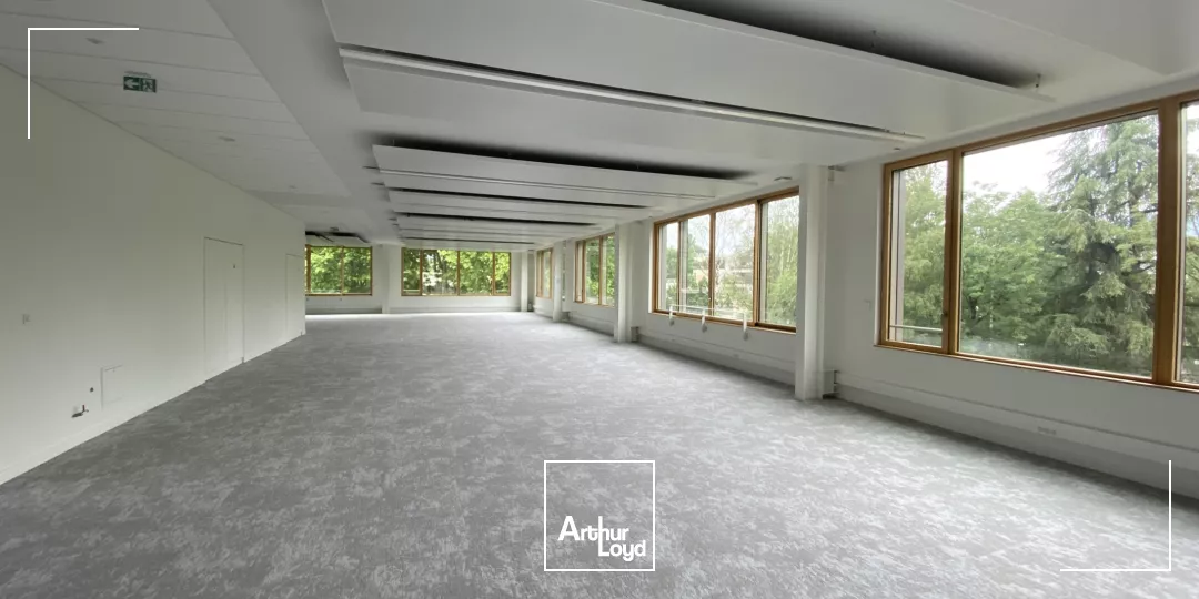 BUREAUX A LOUER MEYLAN ICONE 7386M² DIVISIBLE REFAITS A NEUF