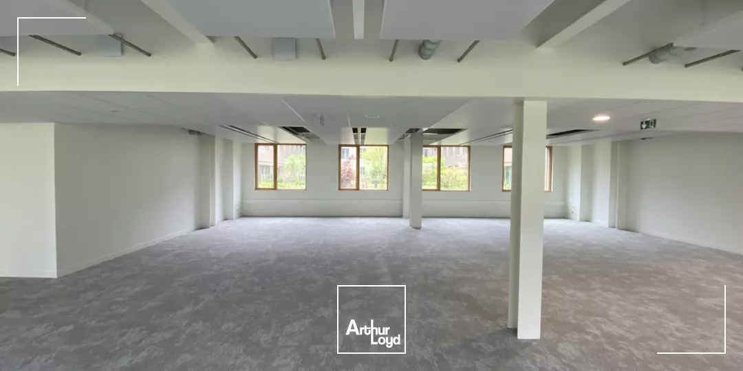 BUREAUX A LOUER MEYLAN ICONE 7386M² DIVISIBLE REFAITS A NEUF