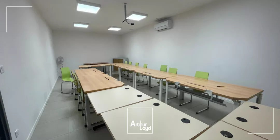 Vauvert : Bureaux et locaux commerciaux à louer - 647,48 m² divisibles - Disponibilité immédiate