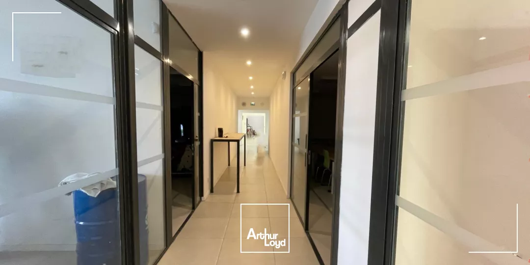 Vauvert : Bureaux et locaux commerciaux à louer - 647,48 m² divisibles - Disponibilité immédiate