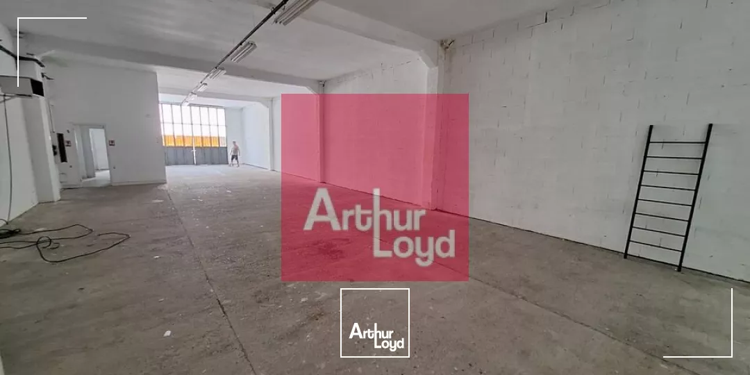 CLERMONT FERRAND ZONE DU BREZET A LOUER LOCAL ACTIVITE 180 M²