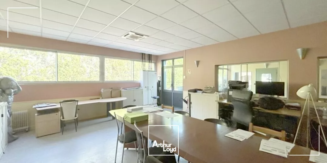 LOCAL D'ACTIVITE - ENTREPOT à LOUER de 1200 m²