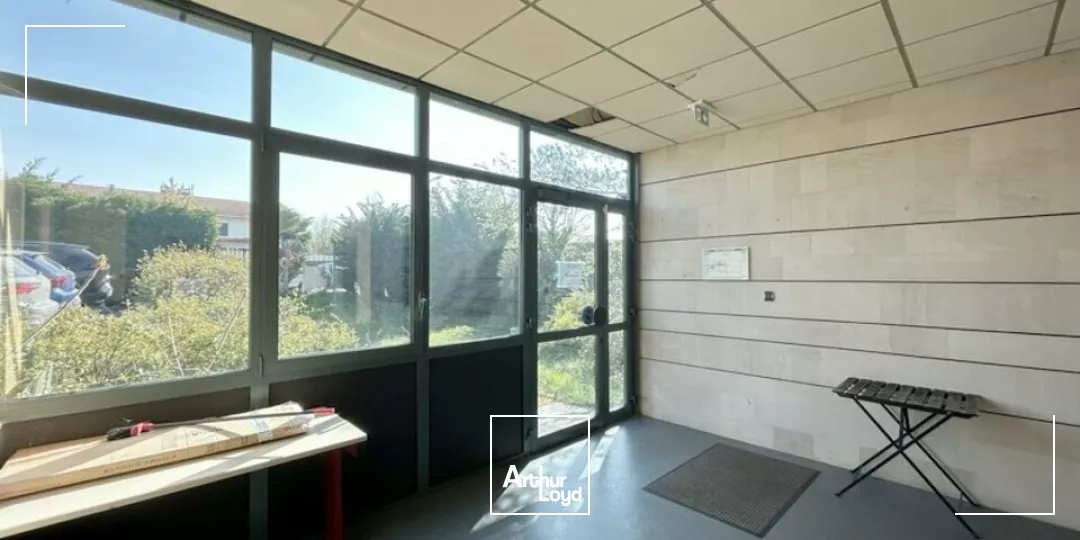 LOCAL D'ACTIVITE - ENTREPOT à LOUER de 1200 m²