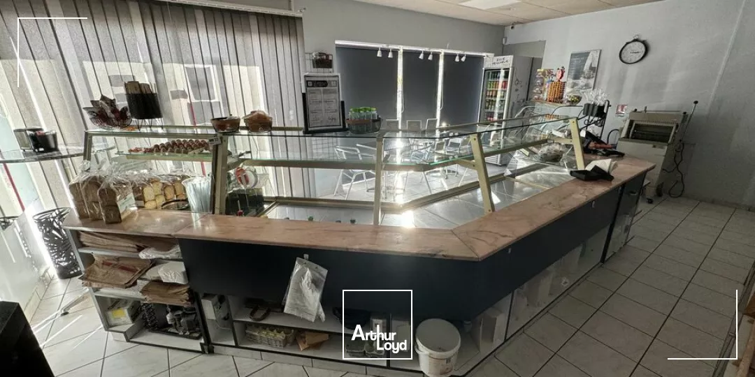 OPPORUNITE A VENDRE QUARTIER CALME NIORT AVEC COMMERCES ET PARKINGS