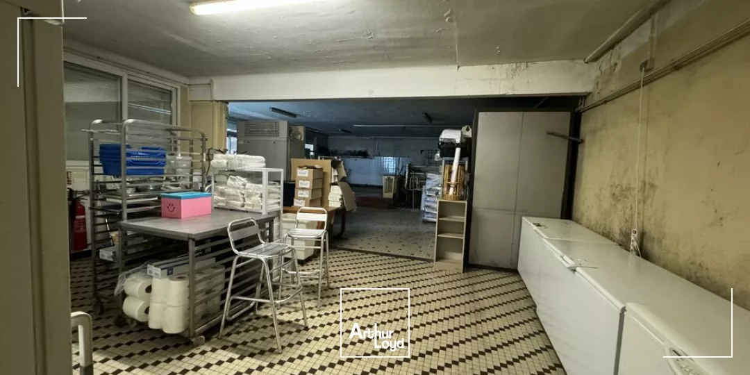 OPPORUNITE A VENDRE QUARTIER CALME NIORT AVEC COMMERCES ET PARKINGS