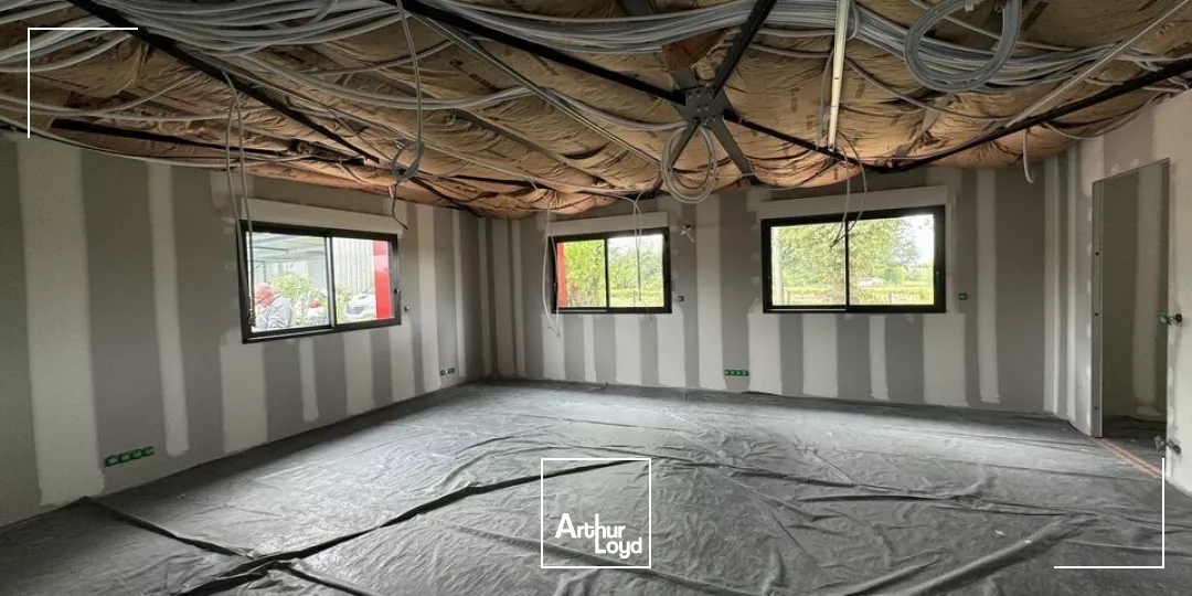 LOCAL D'ACTIVITÉ À L'ACHAT NEUF BELLE PRESTATIONS ROCADE PARTHENAY POMPAIRE PROCHE CENTRE VILLE