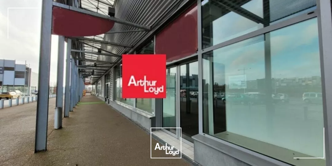 A LOUER UN LOCAL COMMERCIAL DE 562 m2 - ZONE COMMERCIALE - LA ROCHE SUR YON