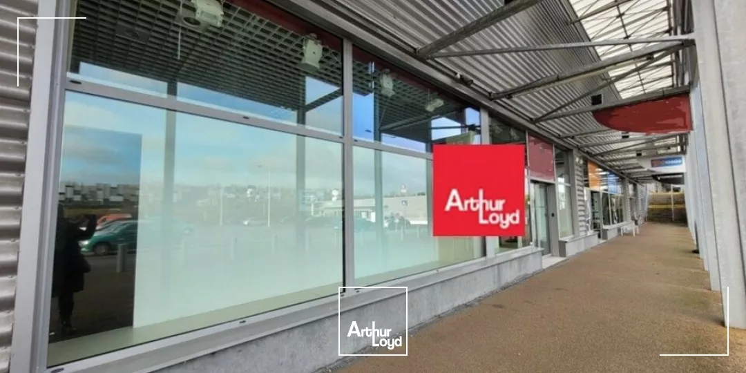 A LOUER UN LOCAL COMMERCIAL DE 562 m2 - ZONE COMMERCIALE - LA ROCHE SUR YON