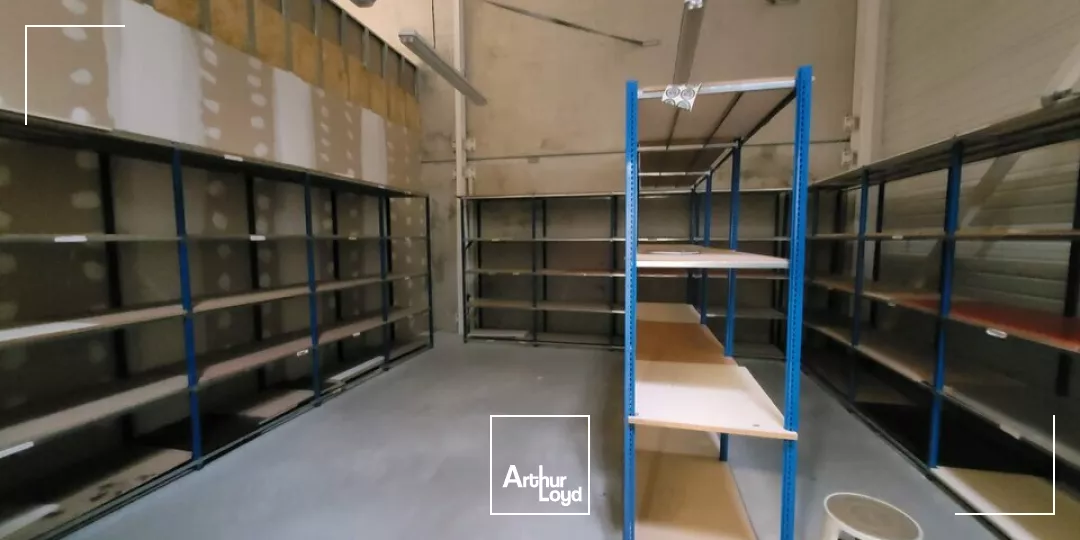 A LOUER UN LOCAL COMMERCIAL DE 562 m2 - ZONE COMMERCIALE - LA ROCHE SUR YON