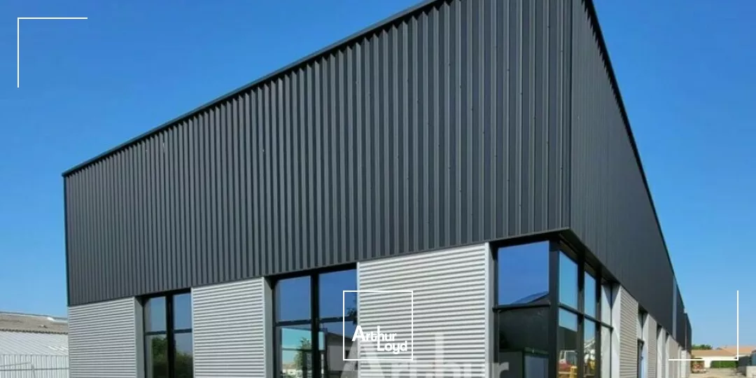 A VENDRE LOCAL D'ACTIVITE DE 406 M² DANS LA ZONE DU SUPER U DES ESSARTS - LES ESSARTS EN BOCAGE